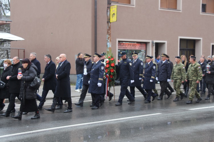 Slika /PU_KA/PU_info/2021/Slunj_1611.2021/kolona 2.jpg